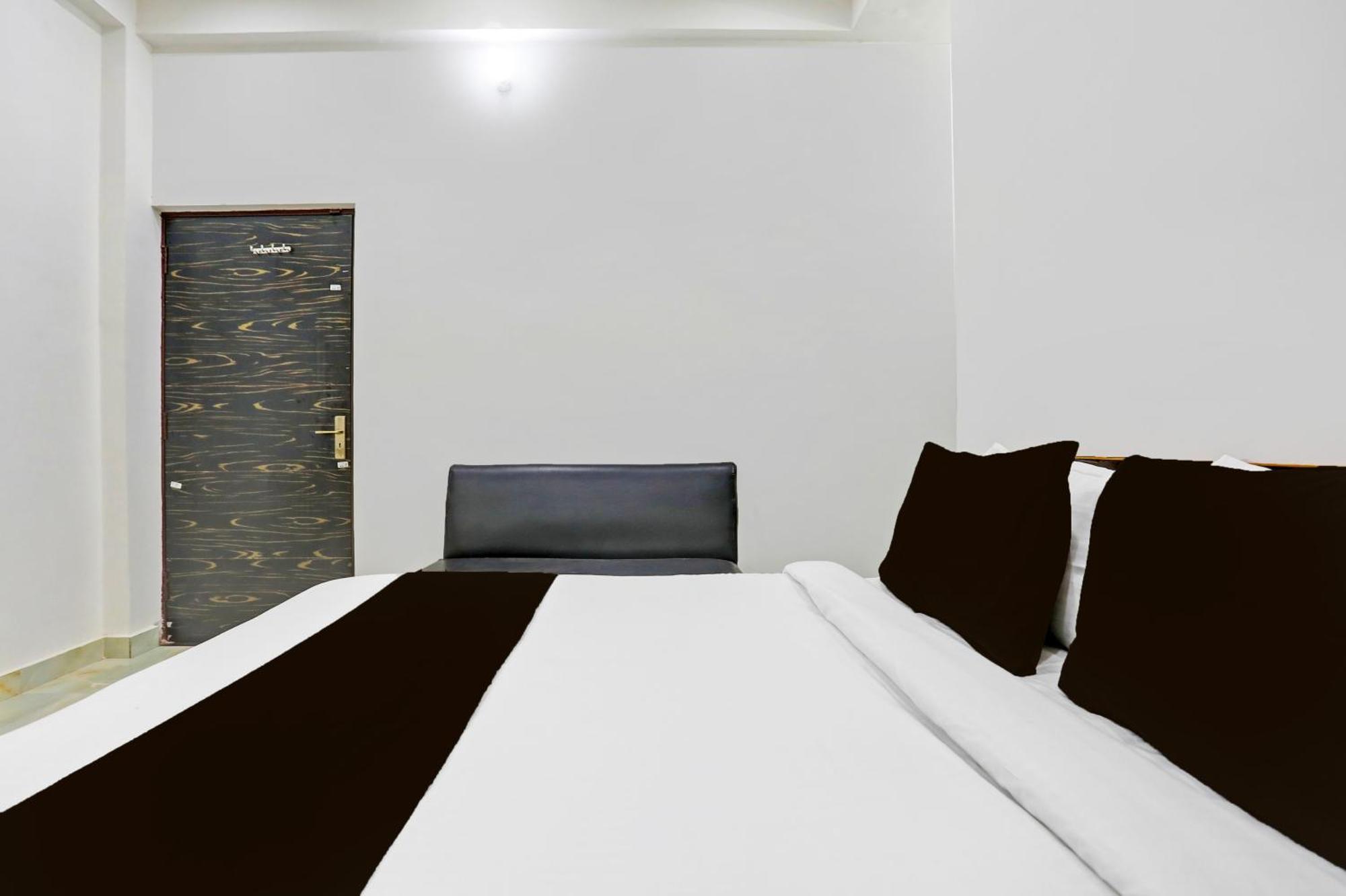 Hotel O The Maruti Paying Guest House Варанасі Екстер'єр фото